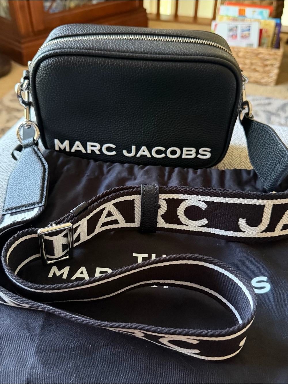 Marc Jacobs Black Leather Logo Camera Crossbody with Branded Strap - Picture 2 of 5